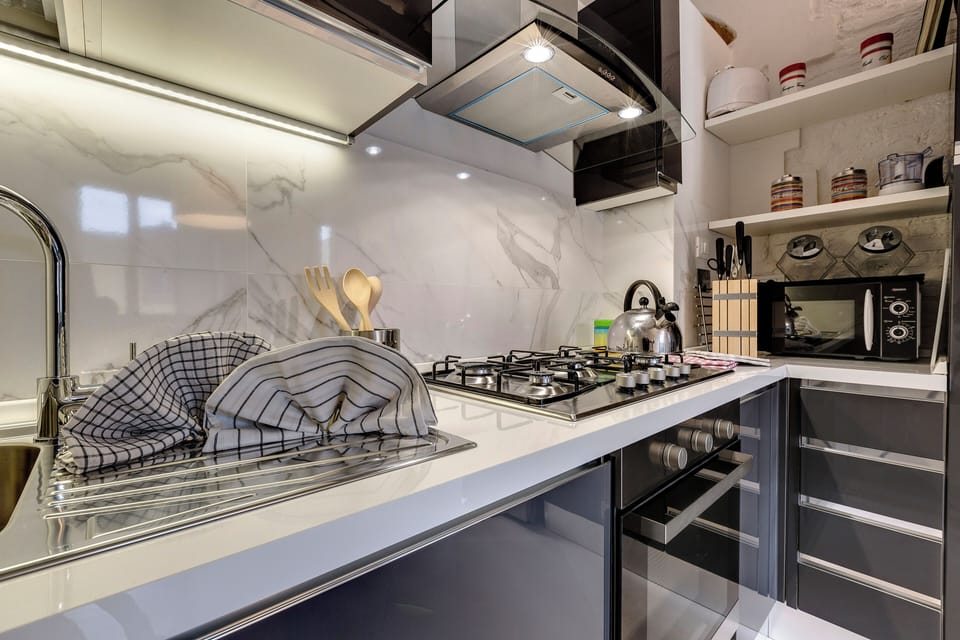 Apartment | Private kitchenette | Full-size fridge, microwave, oven, stovetop
