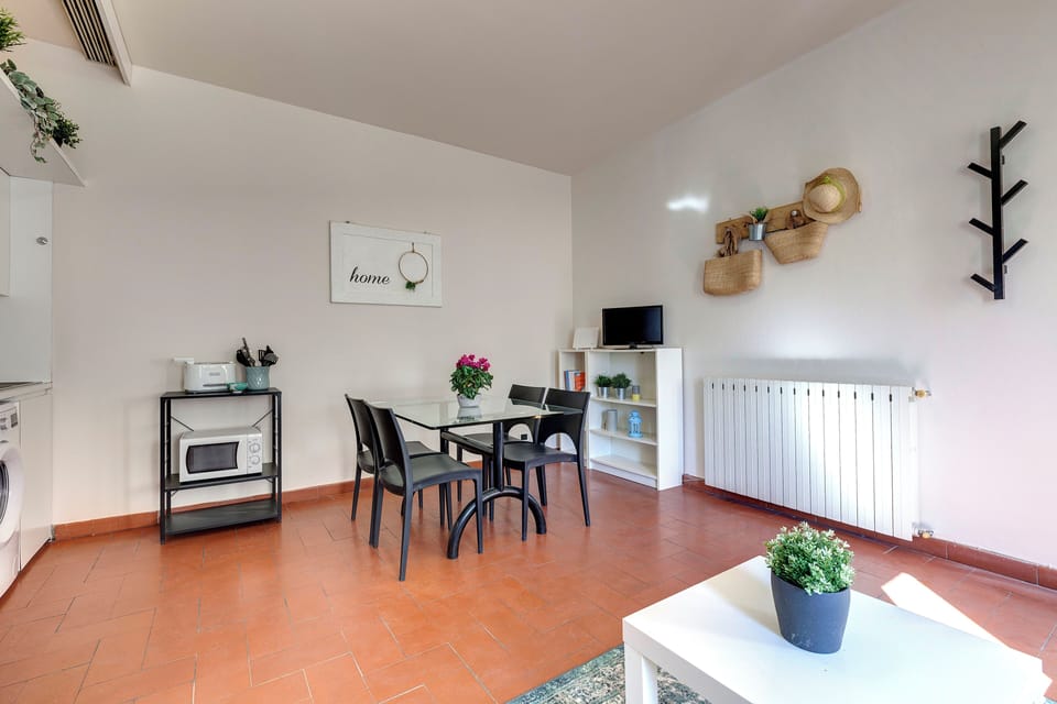 Apartment | Living area | Flat-screen TV