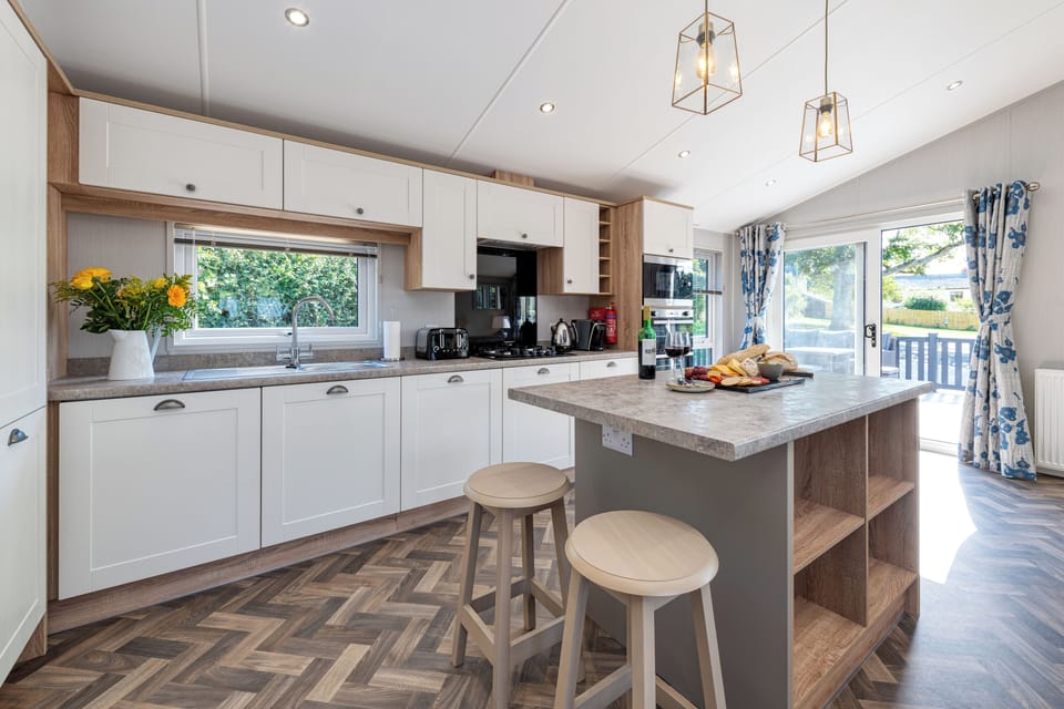 Luxury Chalet, Pets Allowed | Private kitchen | Full-size fridge, microwave, stovetop, electric kettle