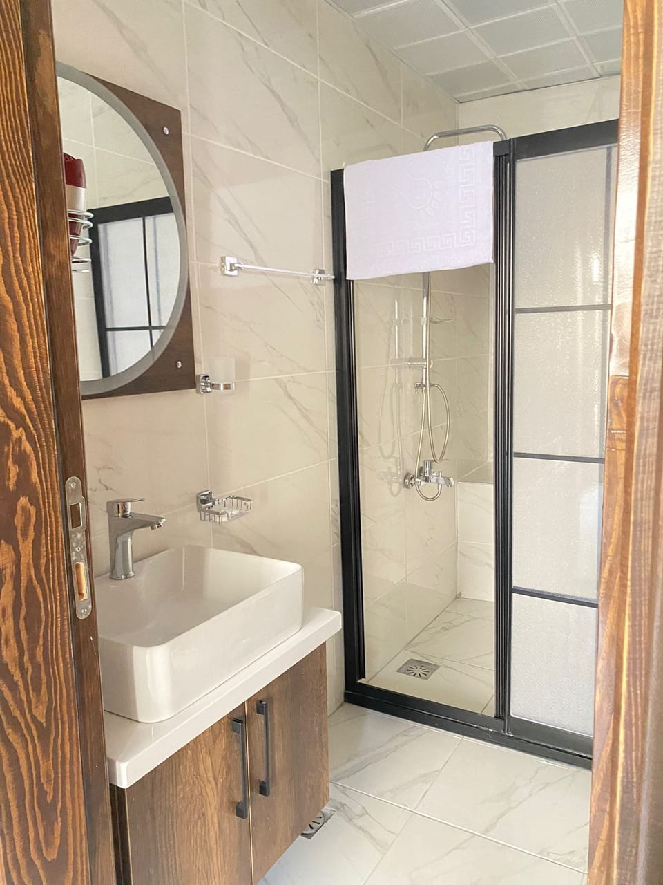 101 GÖBEKLI TEPE | Bathroom | Shower, rainfall showerhead, free toiletries, hair dryer