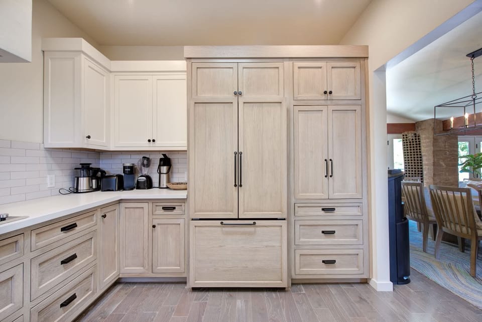 The Complete Culinary Experience: Prepare to be amazed by our fully equipped kitchen, equipped with top-notch appliances, ample storage, and a layout designed for seamless workflow