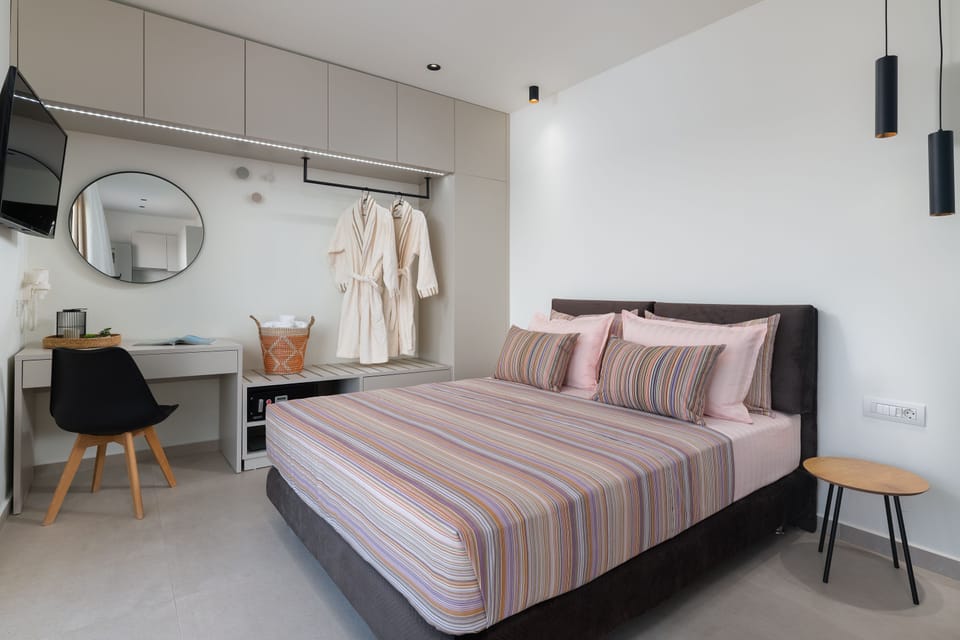 House | 1 bedroom, desk, soundproofing