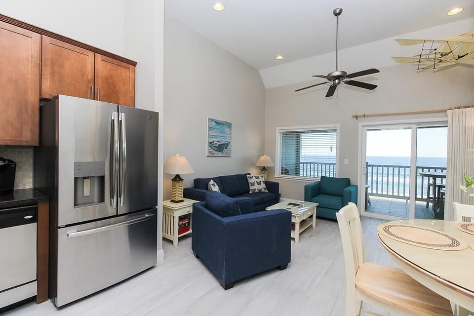 Living Dining Area