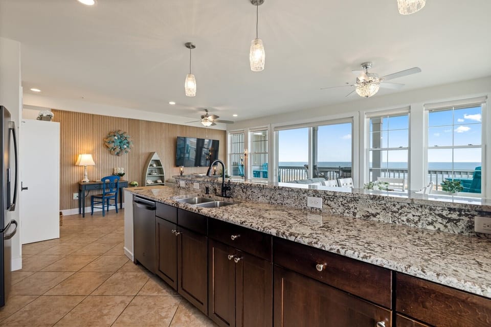 Kitchen/Ocean View