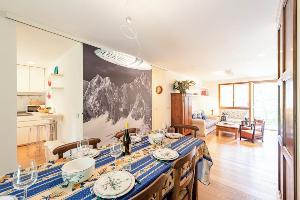 Family Apartment, 3 Bedrooms, Fireplace (Plan Gorret Beautiful Flat In) | Dining