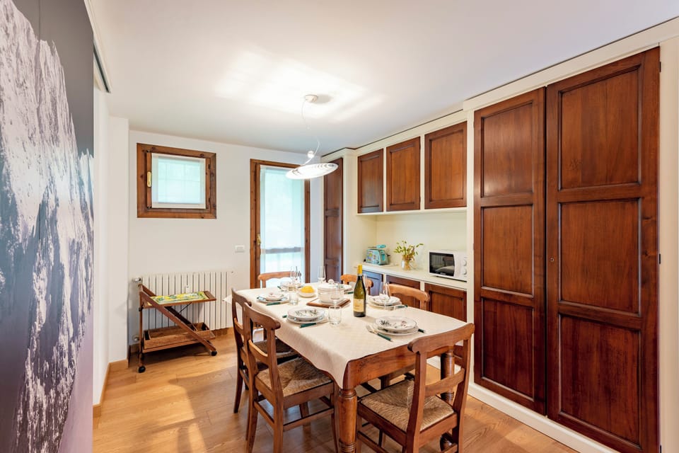Family Apartment, Multiple Bedrooms (Plan Gorret Wonderful Flat In) | Dining