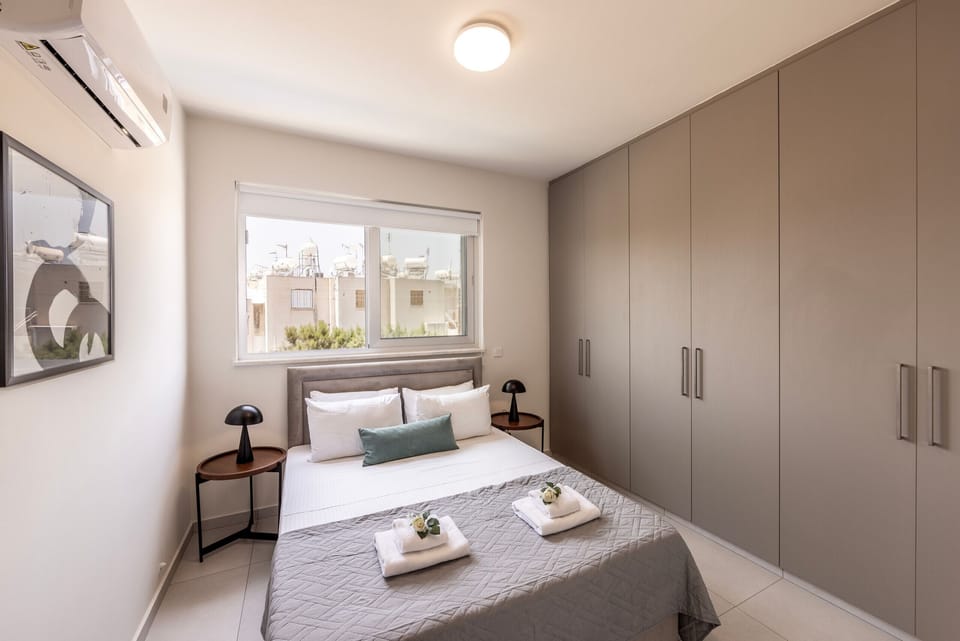 2 bedrooms, bed sheets