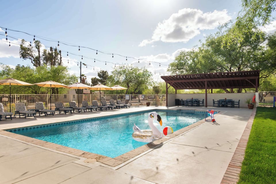 Come take a splash in our large resort like pool this summer!