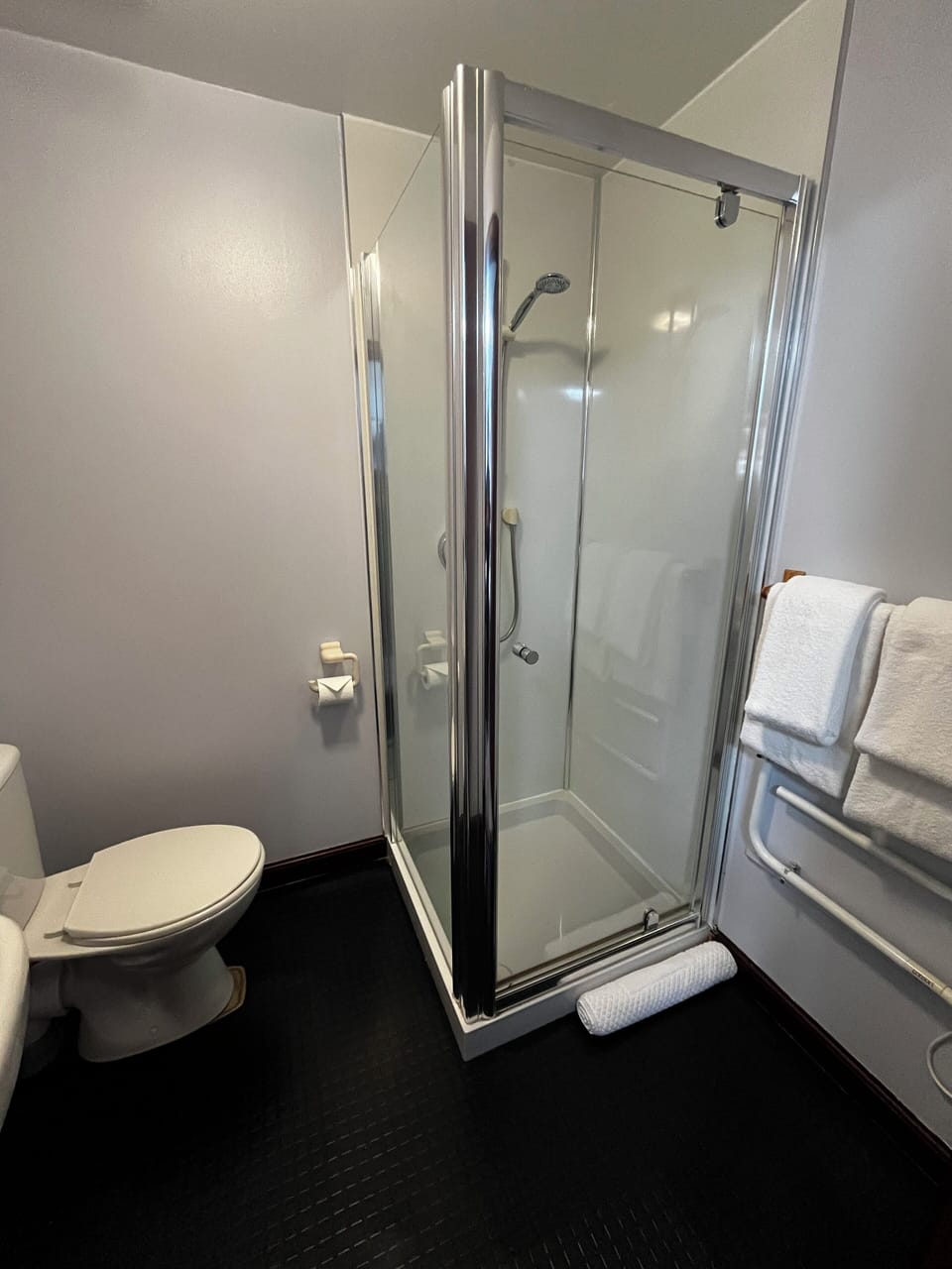 Classic Double Room | Bathroom | Hair dryer, towels, soap, shampoo