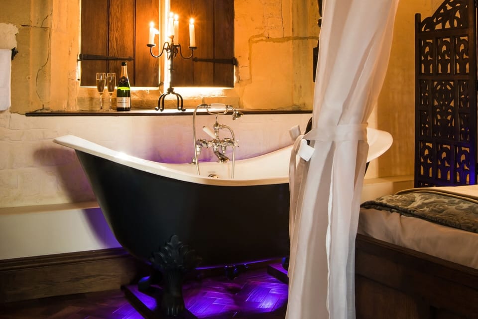 Deluxe Double Room, Ensuite, Garden View (Abbots Chambers ) | Premium bedding, memory foam beds, iron/ironing board, WiFi (free)