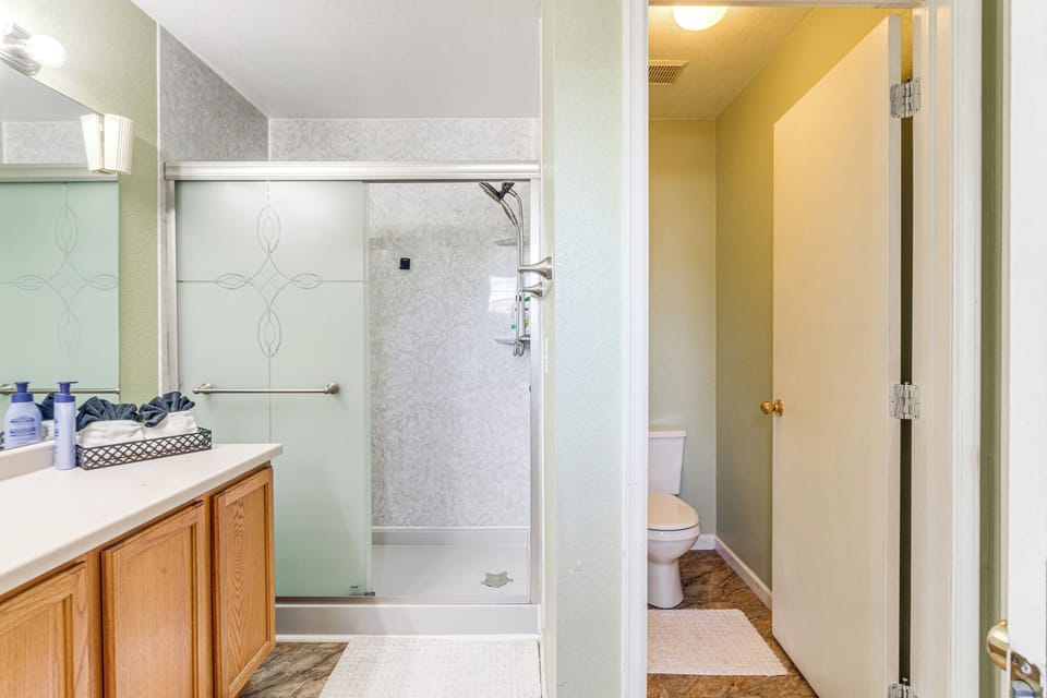 15 Mi to Downtown Denver: Home w/ Yard + Patio Cottage in Aurora