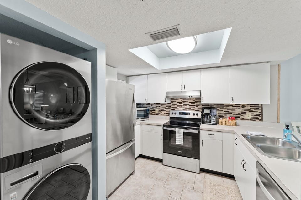 Full size kitchen to accommodate your cooking needs. 
