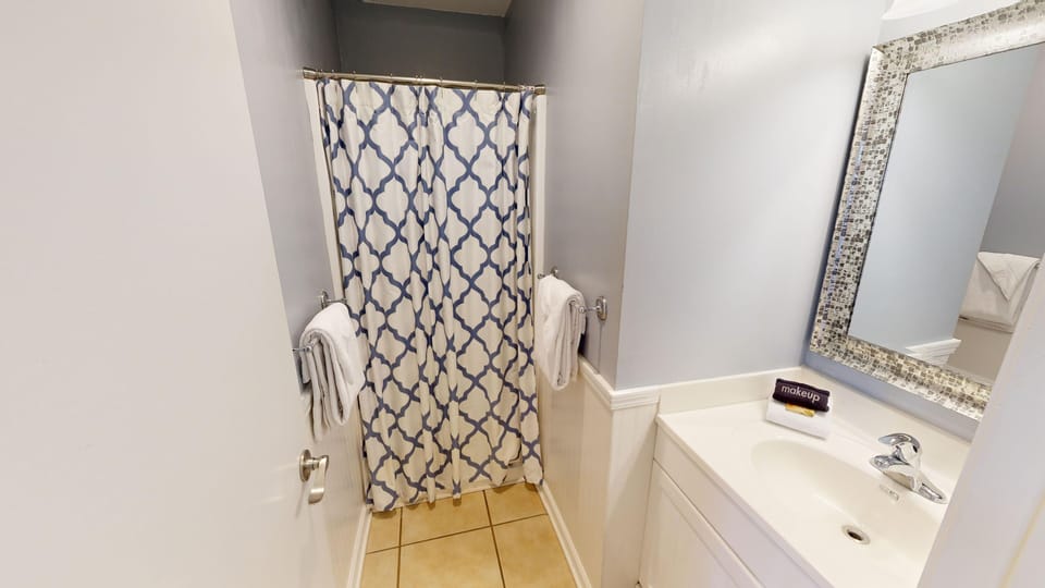 Poolside Villas 308 2 Bedroom Condo by RedAwning Apartment in Destin