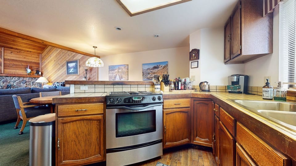 Condo, 3 Bedrooms | Private kitchen | Coffee/tea maker, fridge, oven, toaster