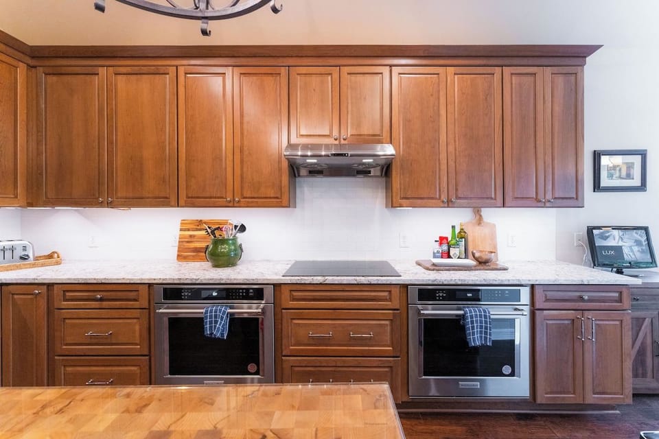 Kitchen - Walker Luxury Vacation Rentals