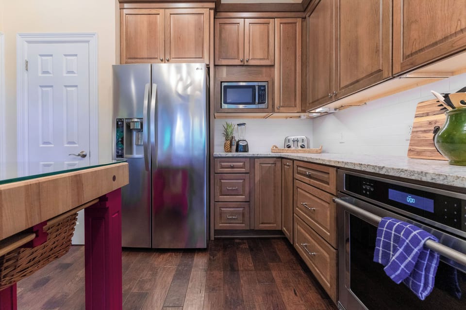 Kitchen Area - Walker Luxury Vacation Rentals