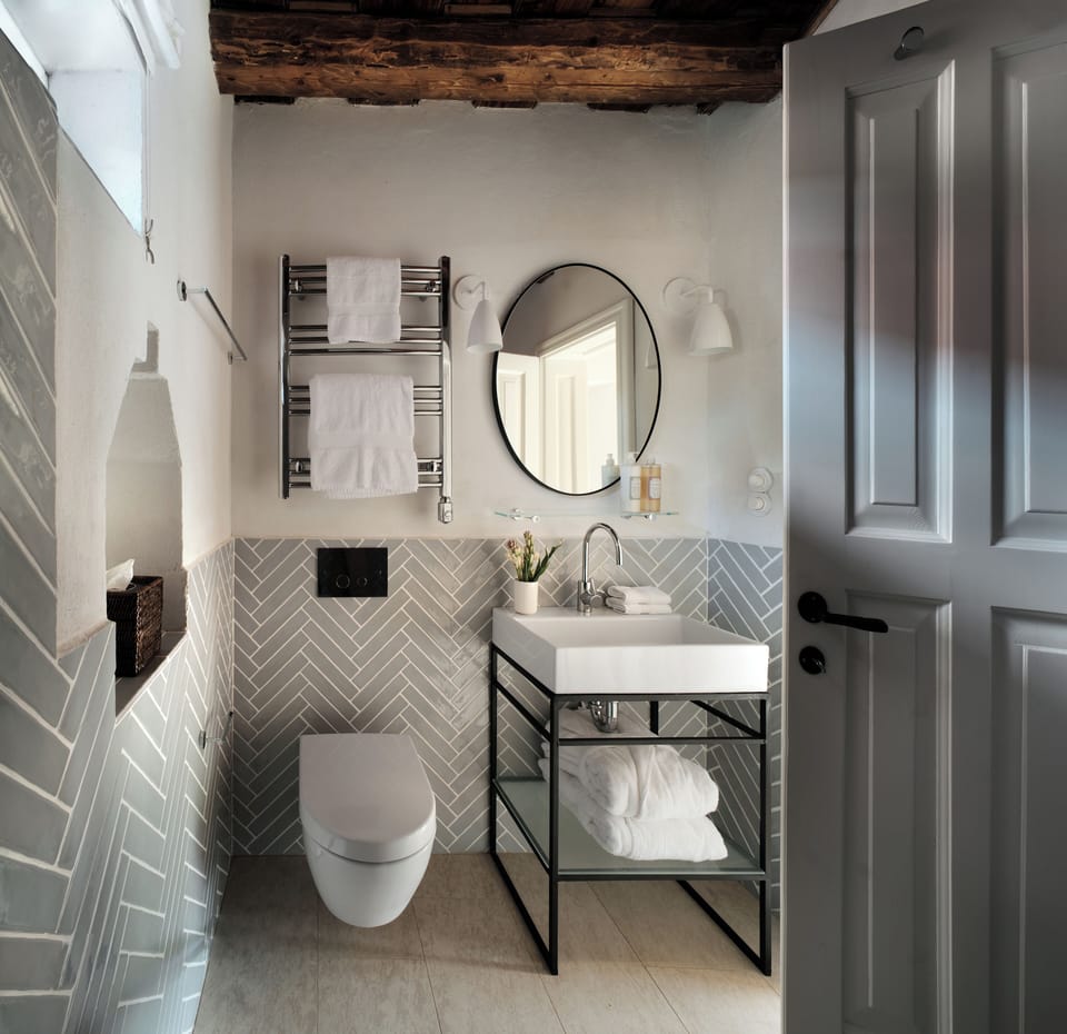 Hair dryer, bathrobes, heated floors, towels