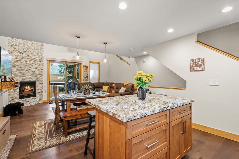 Gold Bend Getaway Breakfast Bar