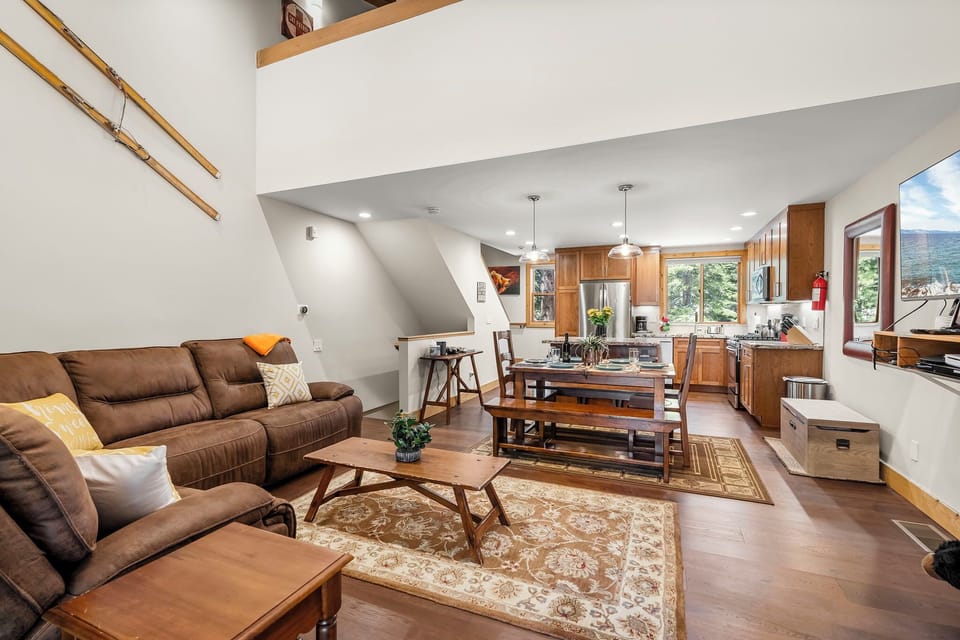 Gold Bend Getaway Living Room