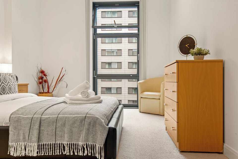 Deluxe Apartment, 1 Bedroom, Non Smoking, Kitchenette | 1 bedroom, desk, laptop workspace, soundproofing