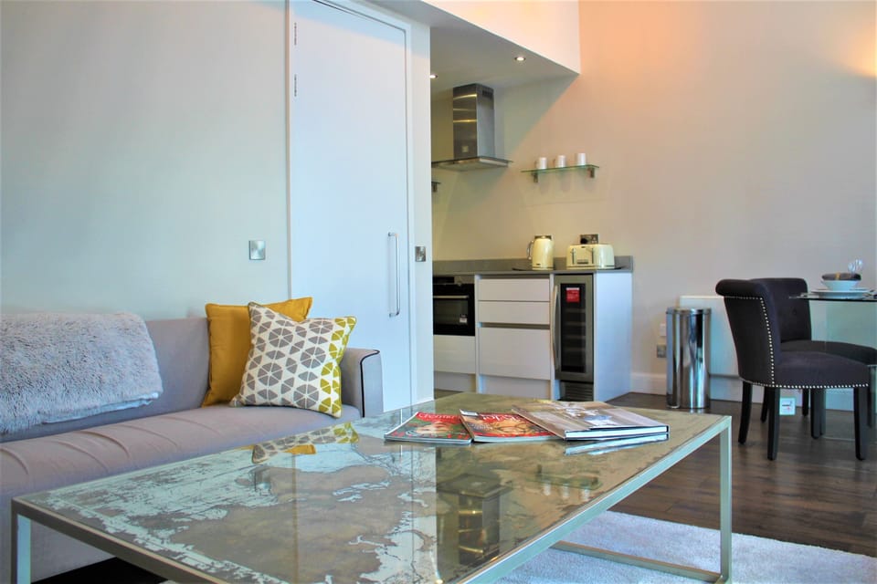 Penthouse, 1 Bedroom, Non Smoking, Kitchenette | Living area
