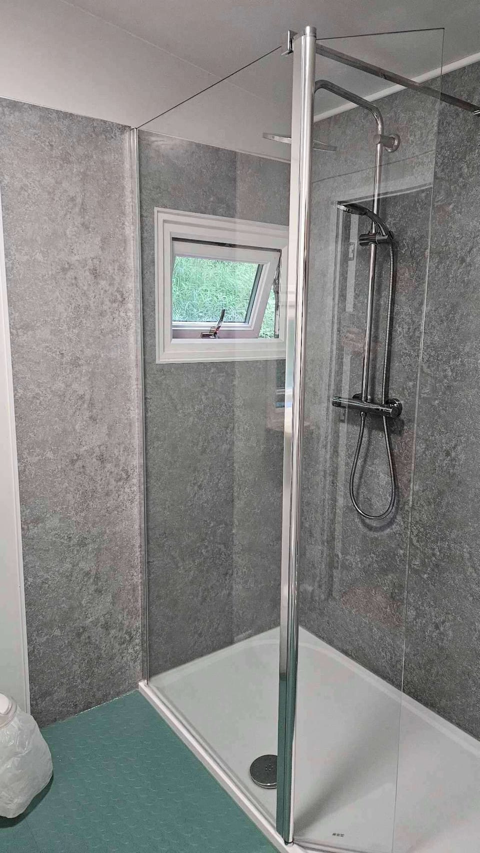 Cabin | Bathroom | Shower, towels