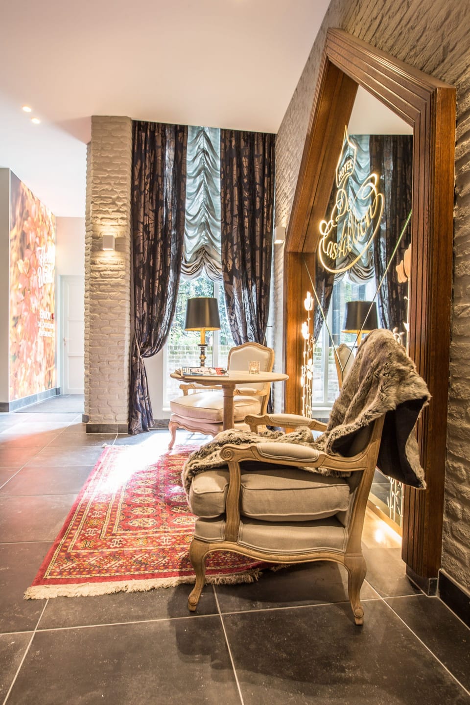Lobby lounge