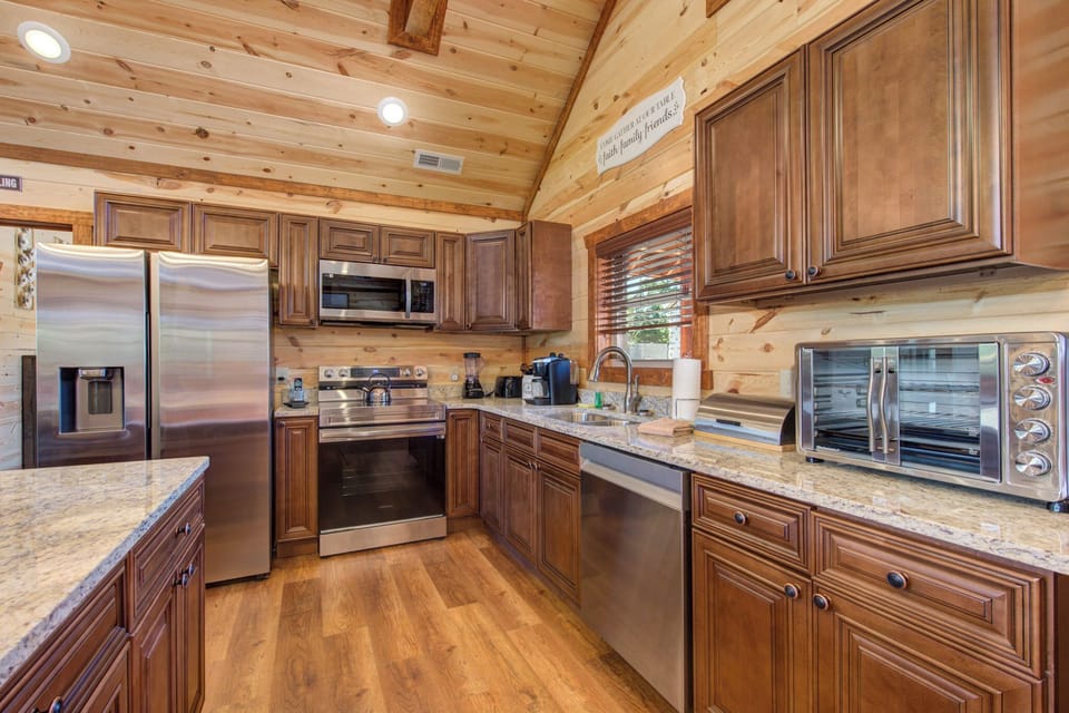 Cabin, Multiple Beds, Hot Tub, Mountain View (Serenity Mountain Pool Lodge) | Private kitchen | Fridge, microwave, oven, stovetop