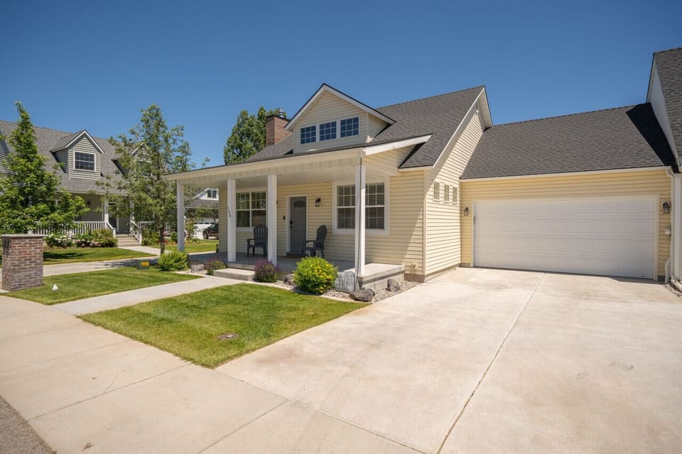 Charming home with a welcoming front porch and spacious driveway, perfect for your stay.