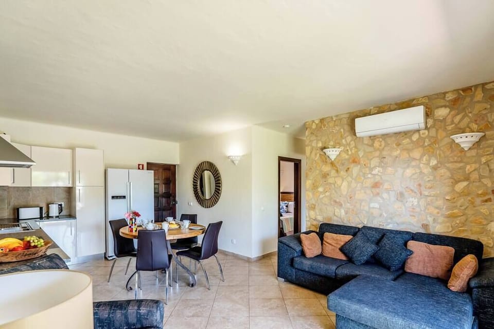 Villa Concha by Indigo Algarve - Cottage living room and open kitchen