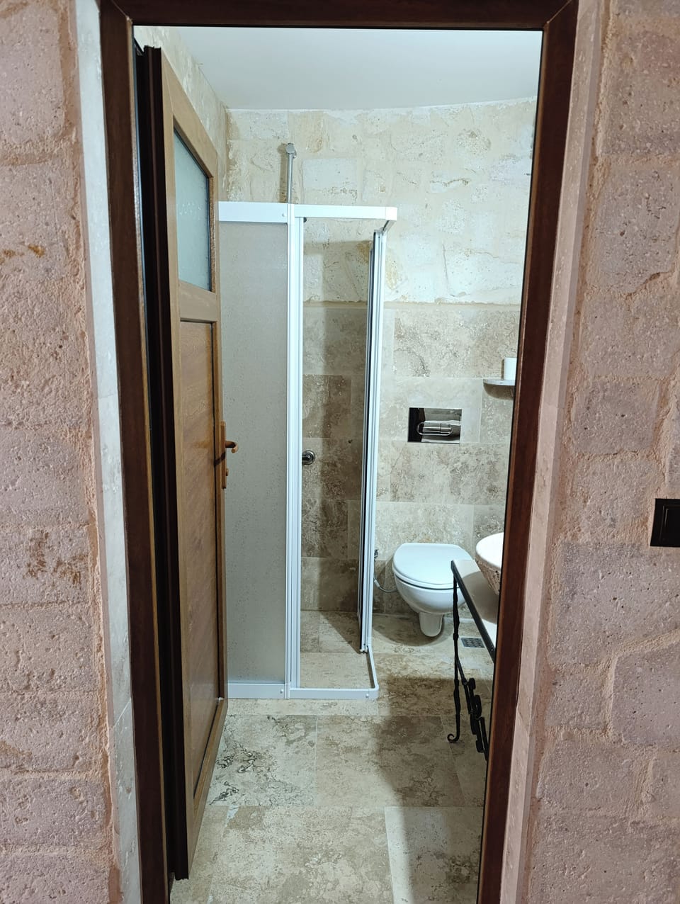 Comfort Double Room | Bathroom | Shower, hair dryer, slippers, towels