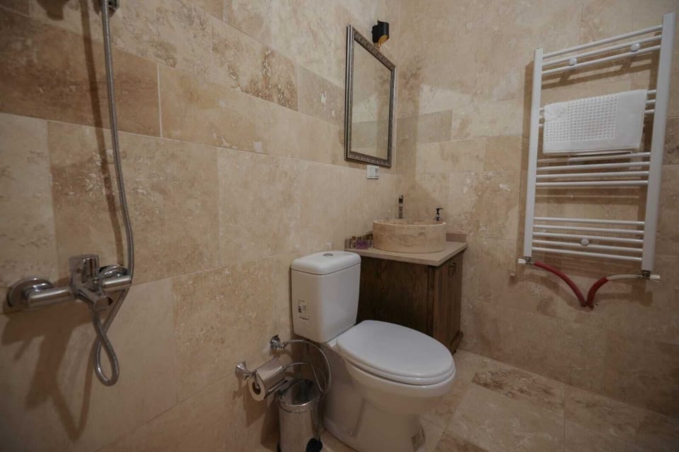 Comfort Double Room | Bathroom | Shower, hair dryer, slippers, towels