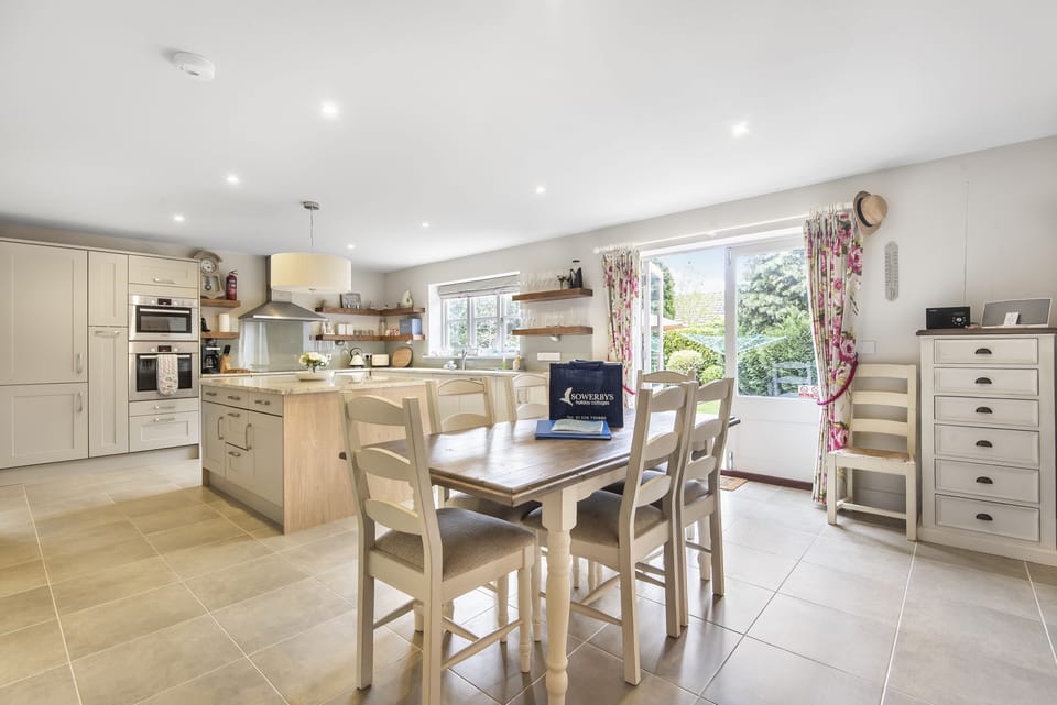 kitchen/dining room