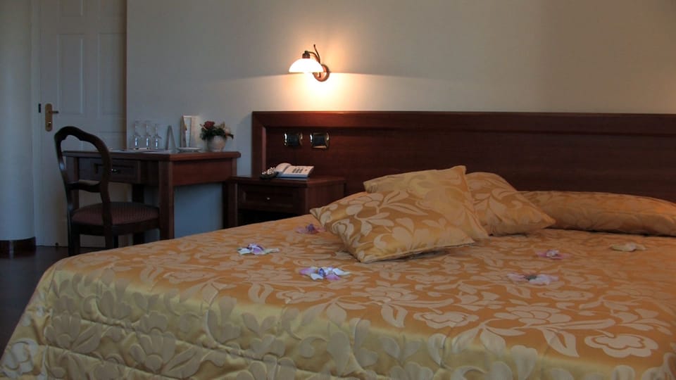 Double Room | Premium bedding, minibar, in-room safe, desk