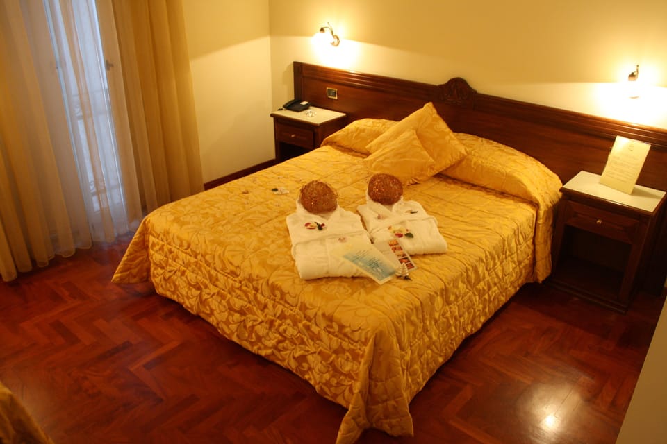 Double Room | Premium bedding, minibar, in-room safe, desk