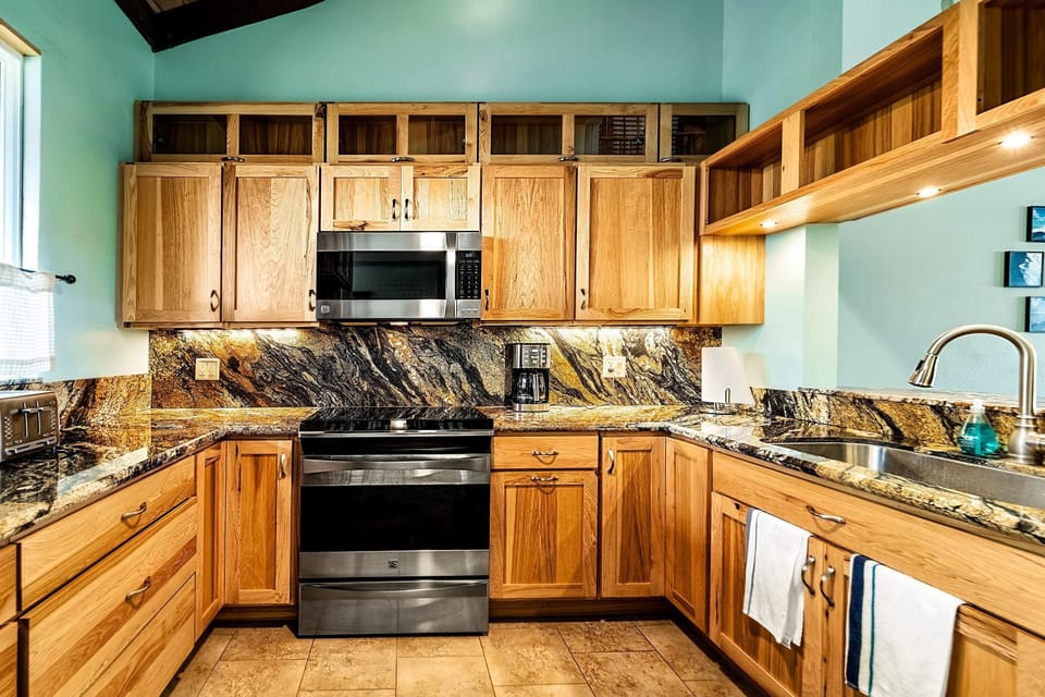 Condo, Multiple Beds (Keauhou Kona Surf & Racquet Club#7-30) | Private kitchen | Oven, toaster, paper towels