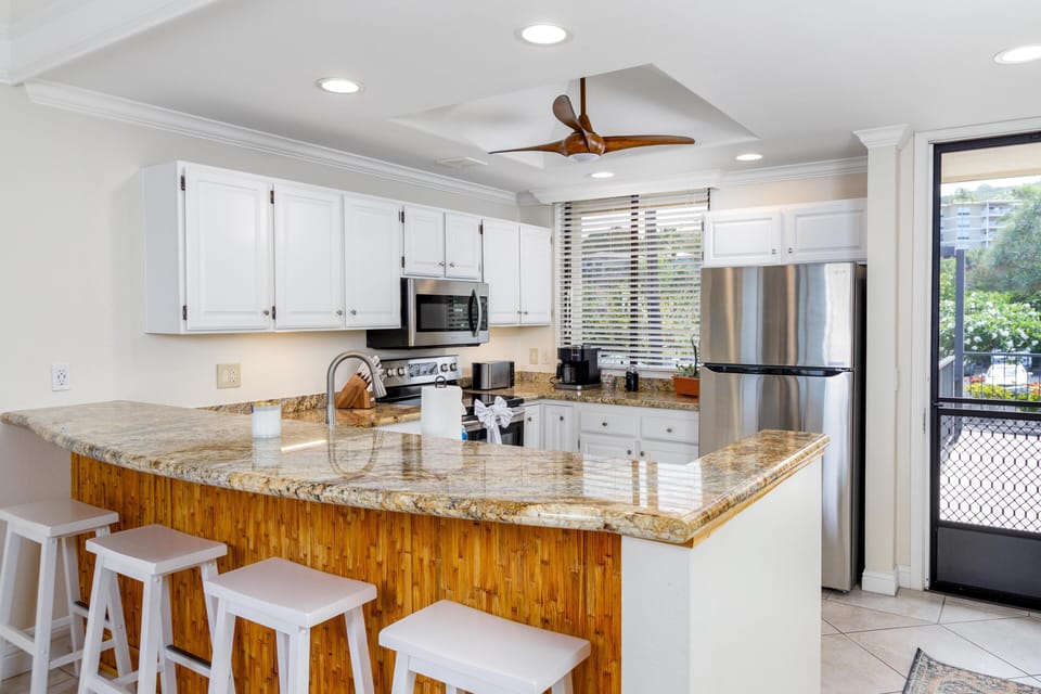 Condo, Multiple Beds (Country Club Villas#325) | Private kitchen | Oven, toaster, paper towels