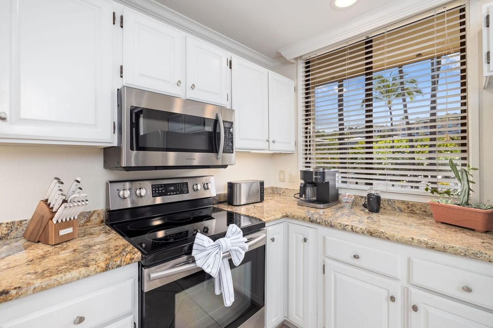 Condo, Multiple Beds (Country Club Villas#325) | Private kitchen | Oven, toaster, paper towels
