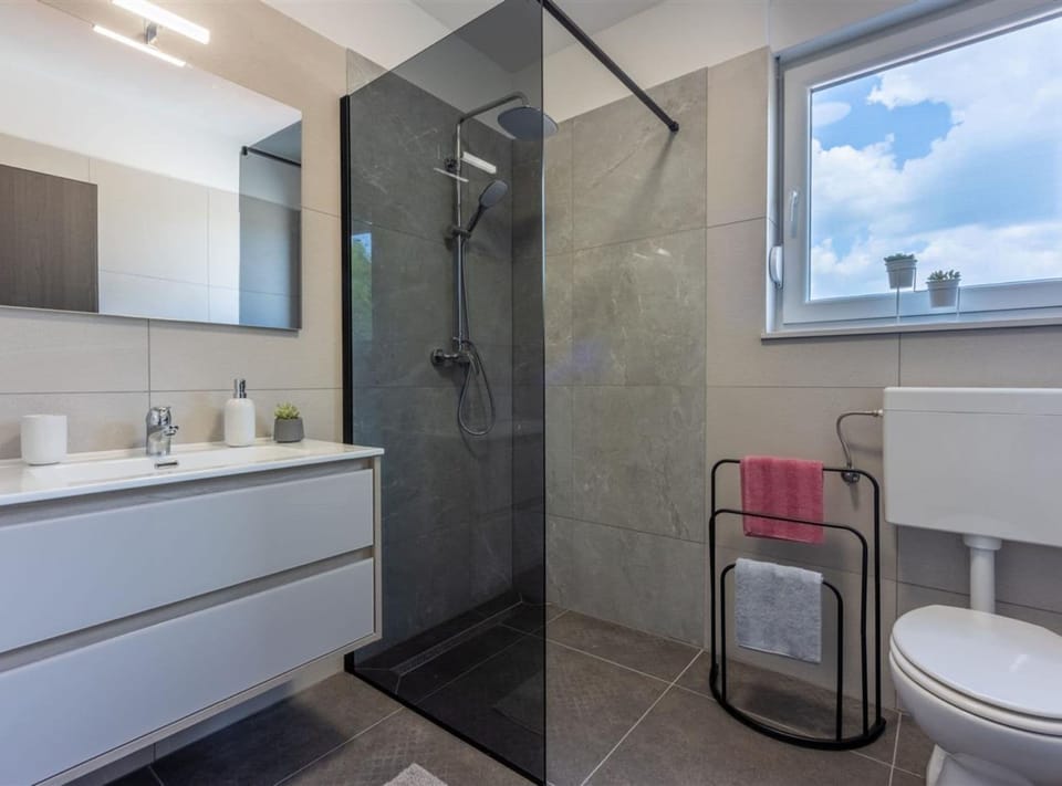 Villa (Three Bedroom Villa with Swiming Pool) | Bathroom | Shower, towels