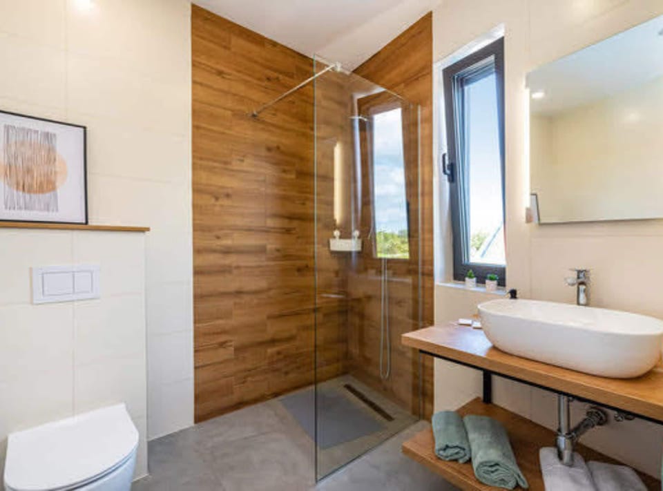 Villa (Four Bedroom Villa) | Bathroom | Shower, towels