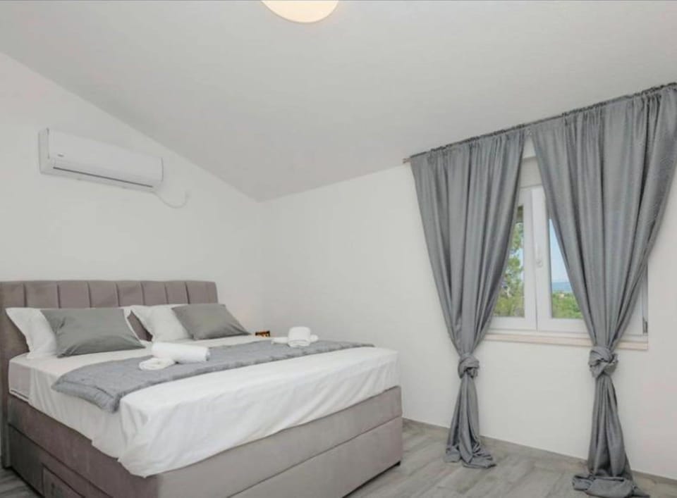 Villa (Villa Rest for the soul - Four Bedroo) | 4 bedrooms, soundproofing, cribs/infant beds, free WiFi