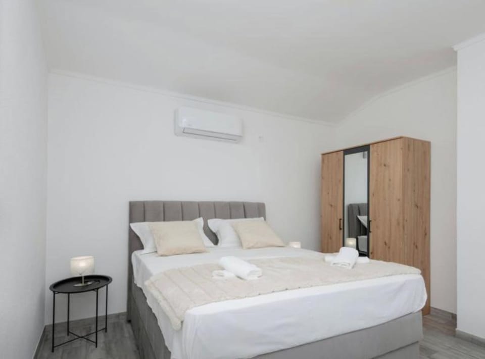 Villa (Villa Rest for the soul - Four Bedroo) | 4 bedrooms, soundproofing, cribs/infant beds, free WiFi