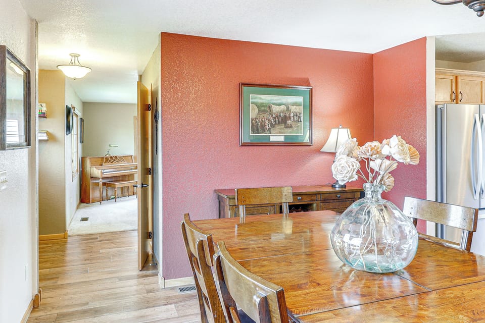 Dining Area | Dishware & Flatware | Main Level