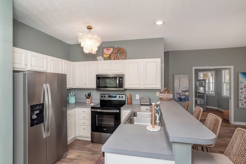 Fully stocked kitchen!