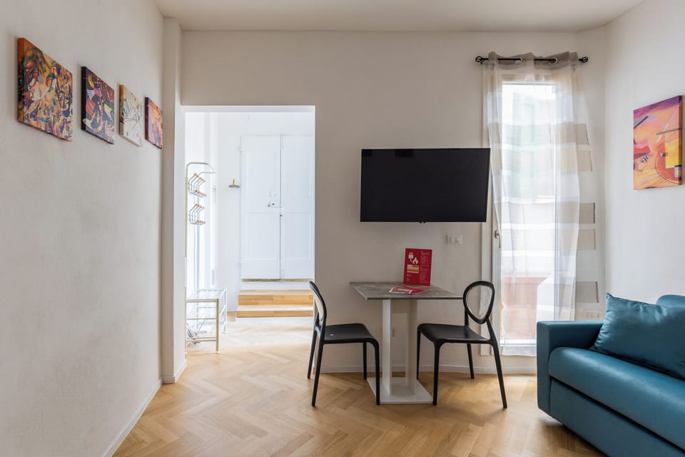 Apartment | Living area | 35-inch TV with digital channels
