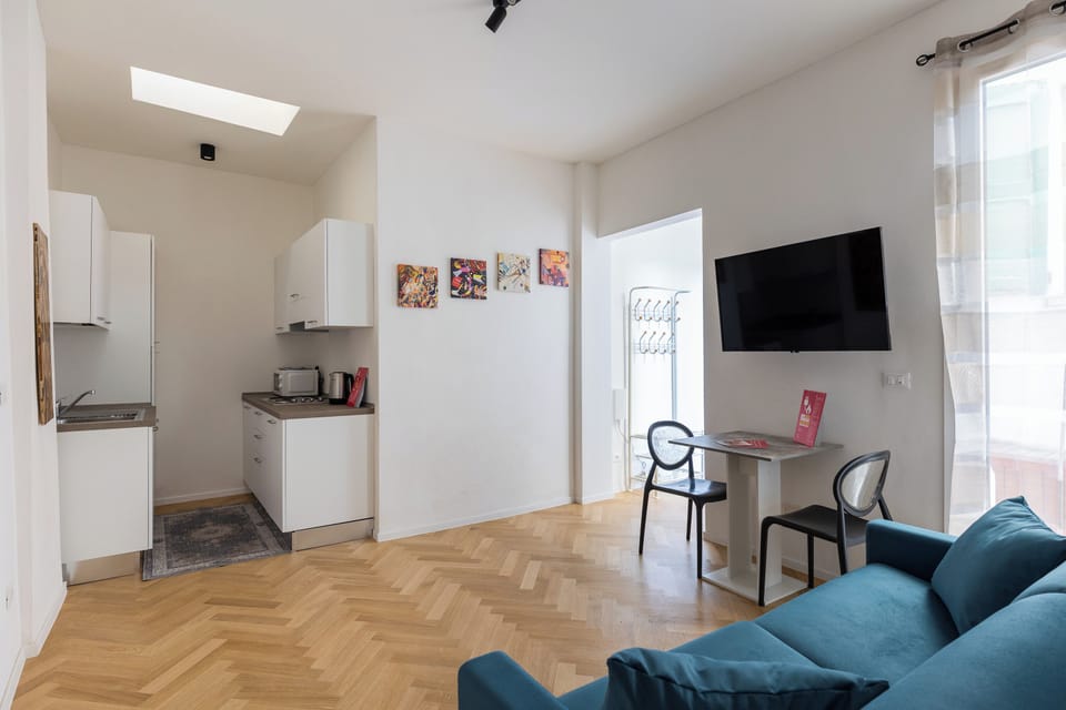 Apartment | Living area | 35-inch TV with digital channels