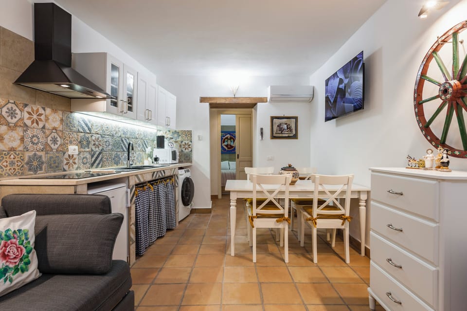 Apartment | Living area | 35-inch TV with digital channels