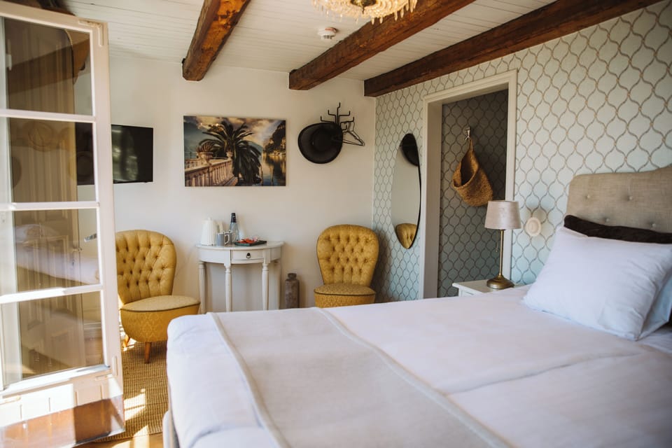Deluxe Suite, Sea View | Free WiFi, bed sheets