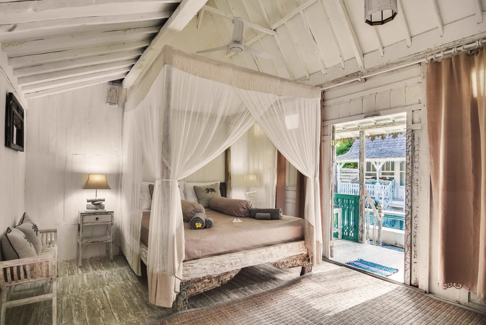 Bungalow, Pool View | In-room safe, desk, WiFi (free), bed sheets