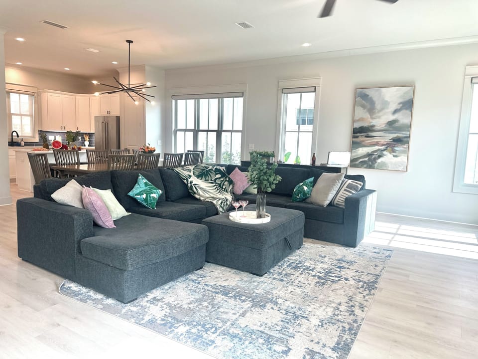 Lots of seating area in this spacious living room!